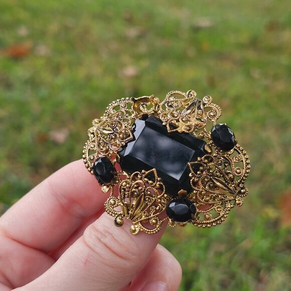 Vintage Edwardian Revival Brass Filigree Mourning Brooch with Black Glass Inlay - Picture 9 of 10